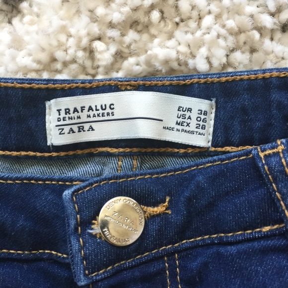 Zara// Trafaluc High Waisted Denim Short - Picture 5 of 7